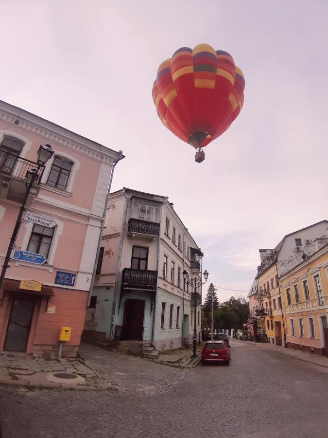 Квартира В Центрі Старого Міста З Окремим Входом Kamjanez-Podilskyj Exterior foto